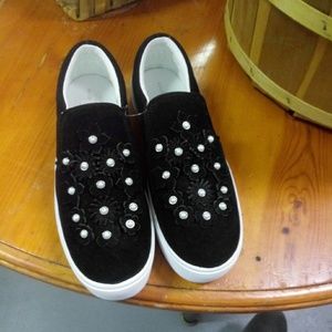 Marc Fisher raised slip ons